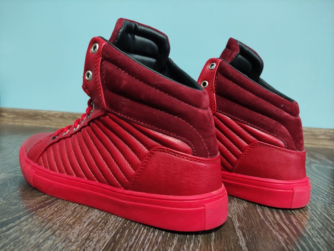 Нови червени обувки