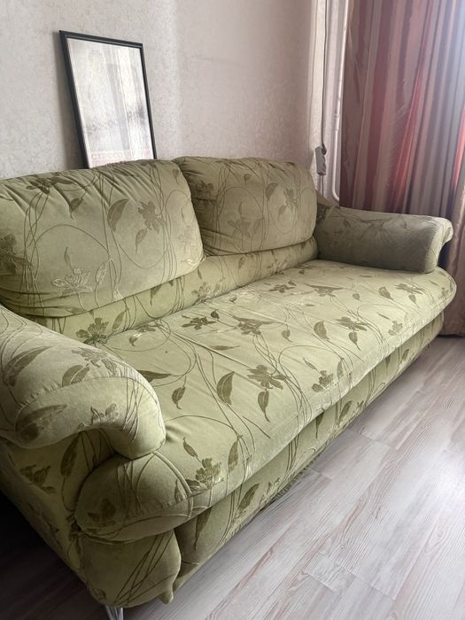 Диван, кресло и стол