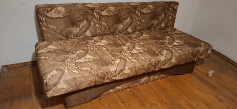 Разтегателен диван