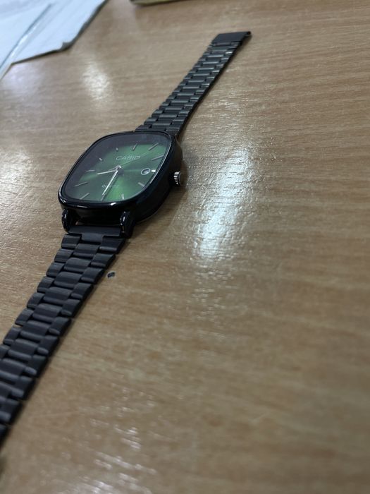 Продаю часы CASIO зеленые