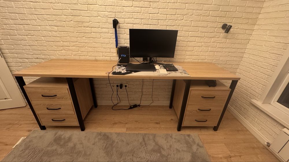 Стол рабочий и полка