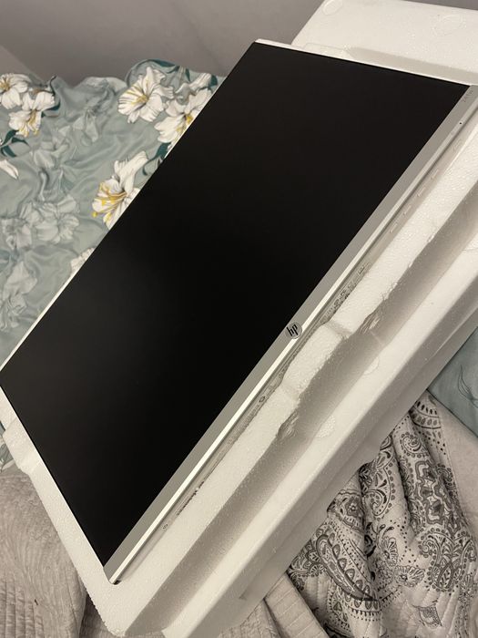 Монитор почти новый Hp 24FW Full комплект