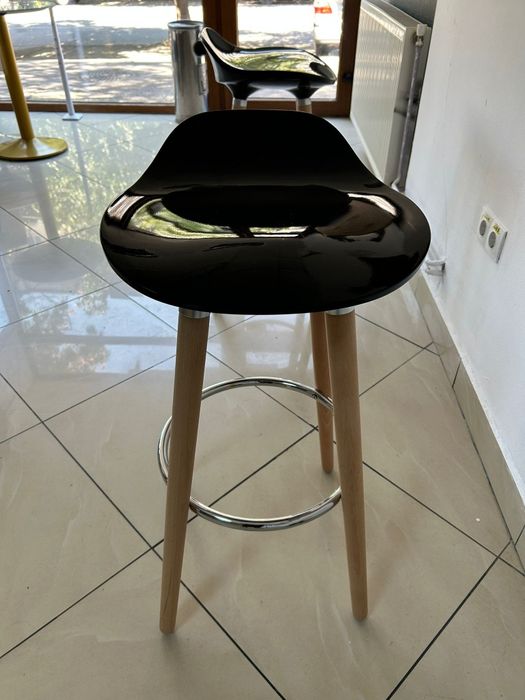 Vând scaun de bar
