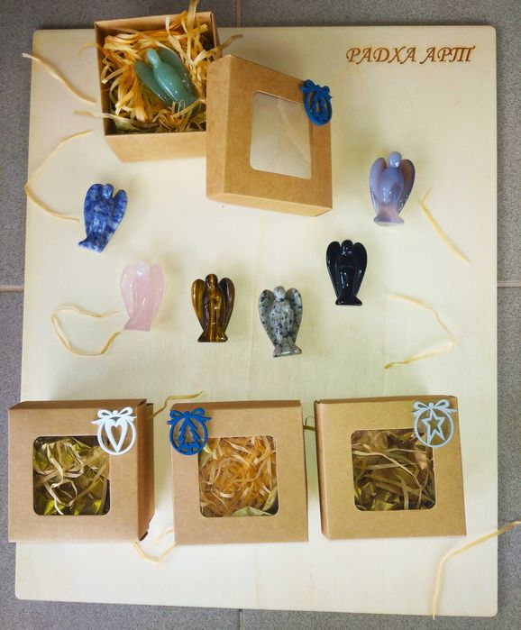 Ангел от розов кварц аметист авантюрин содалит КОЛЕДА