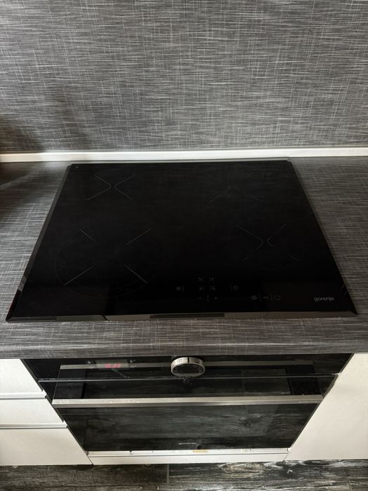 Фурна за вграждане с керамичен плот Gorenje