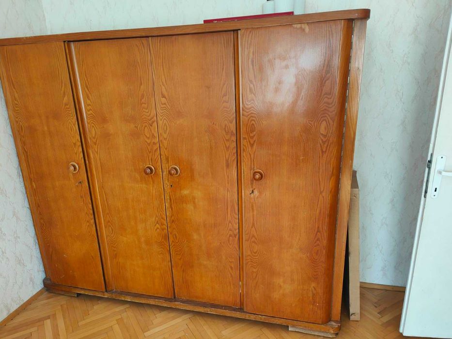 Гардероб масивно дърво