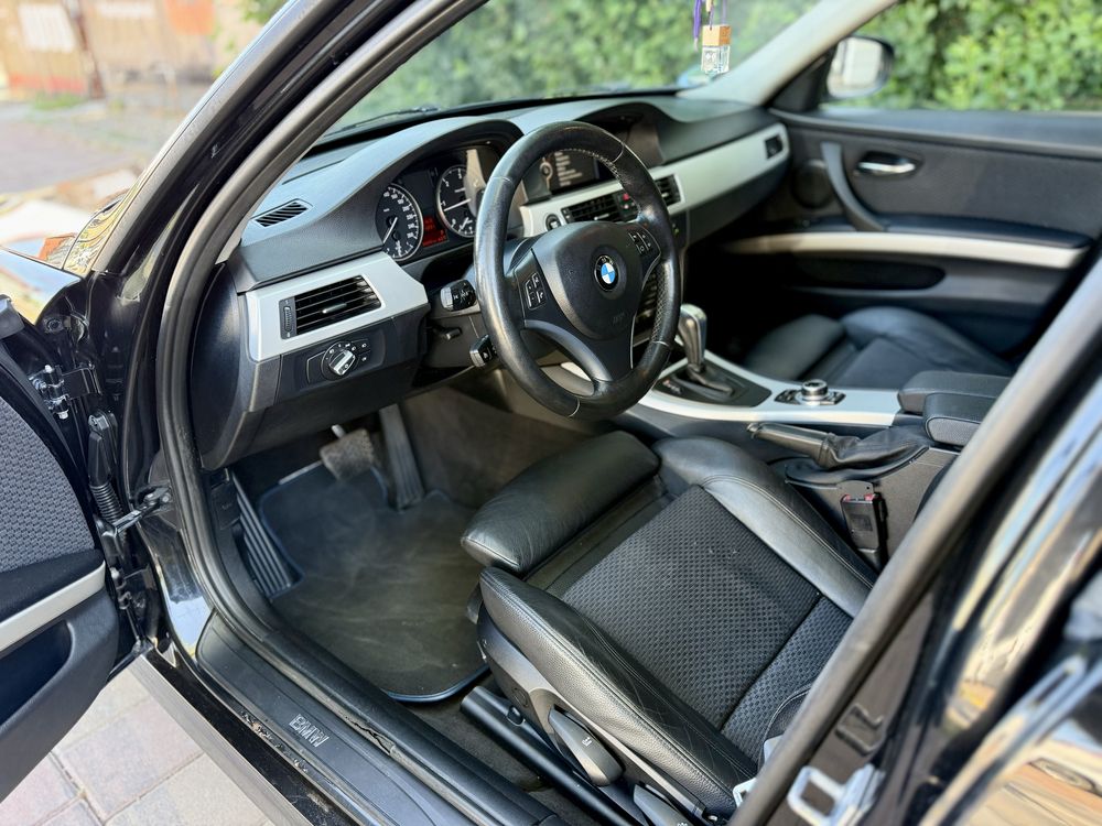 • Bmw 320D Xdrive / Facelift 2011 / Automat • Parc auto / Rate •