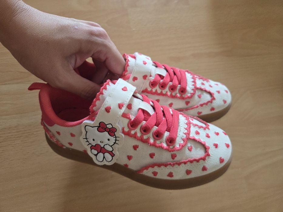 Adidasi H&M Hello Kitty nr 30