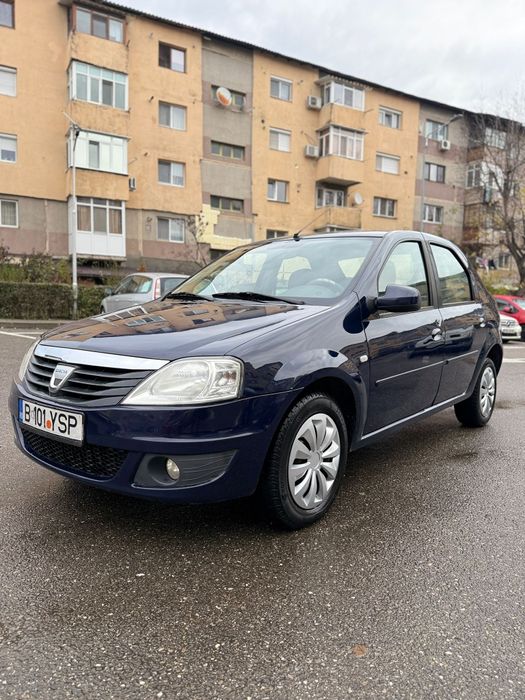 vând Dacia Logan 2010