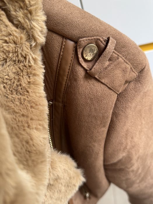 Geaca Stradivarius calduroasa cu blana