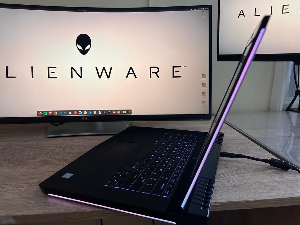 Продавам Alienware 15 R4 - Мощен лаптоп от Америка!