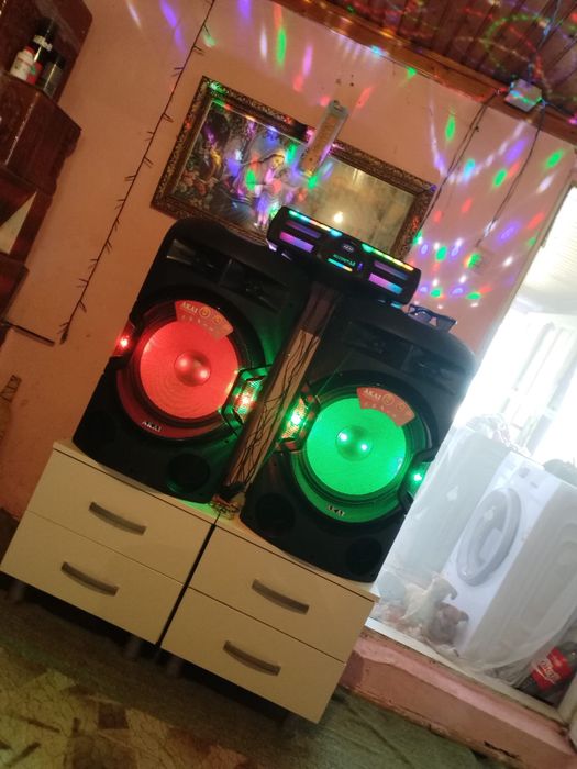 Vand System Boxe Akai Y3