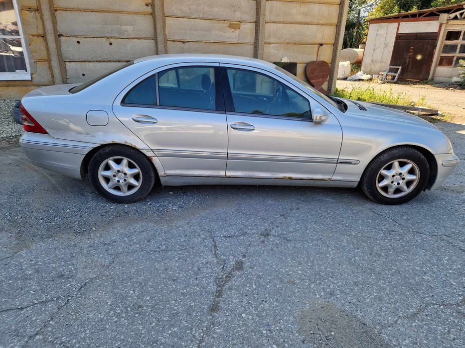 Mercedes W203 C200CDI 116кс 611 Elegance седан автоматик НА ЧАСТИ!