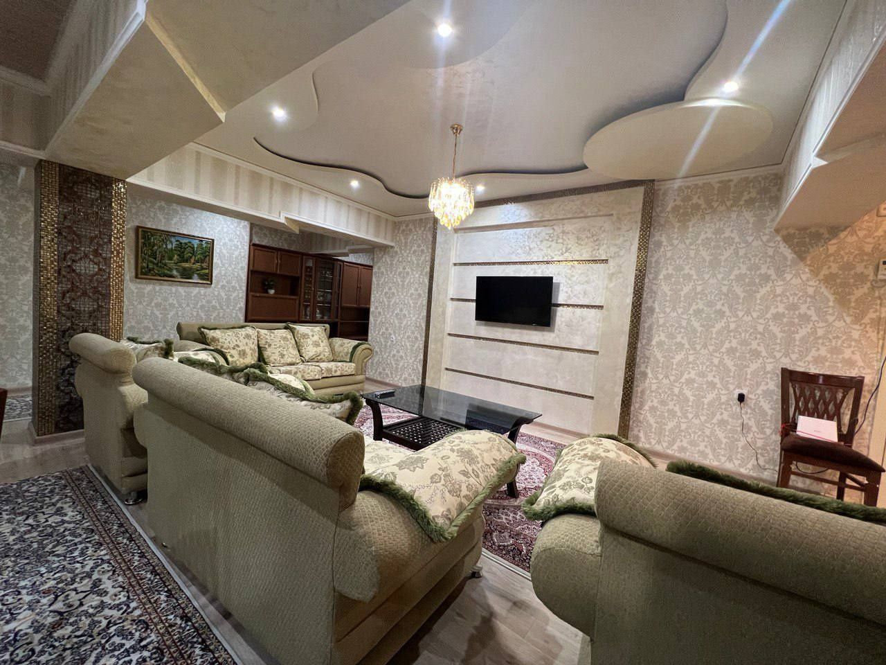 Сдается 3х ком квартира на ЦУМ Ц-7, ор-р: 110 школа, 103 м²