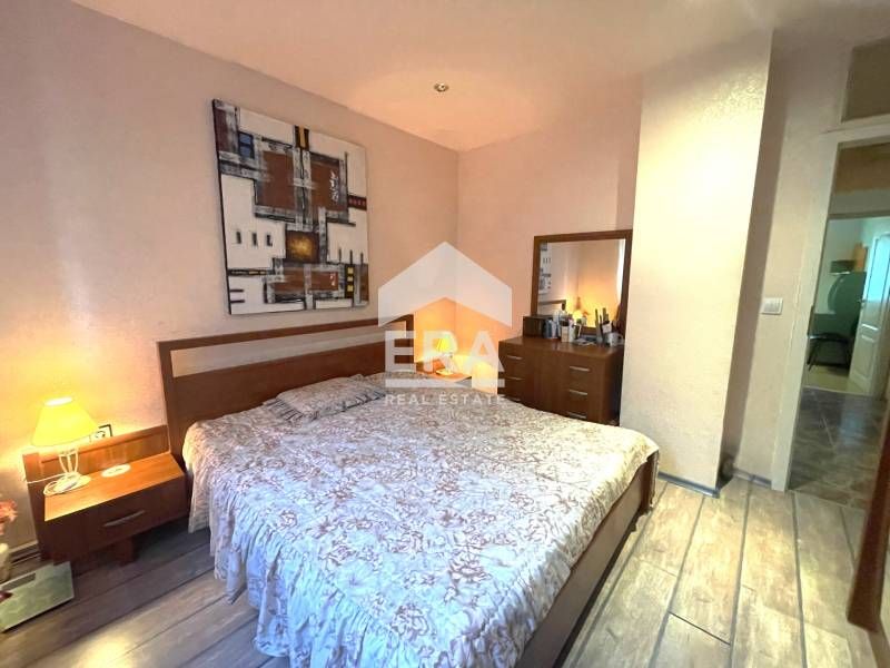 Продава се Тристаен апартамент в Варна, Левски - 90 кв.м за 1989 €/кв.м - Снимка #4