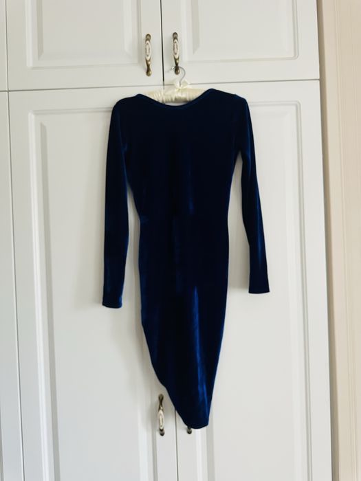 Rochie din catifea , masura S , cu spatele gol