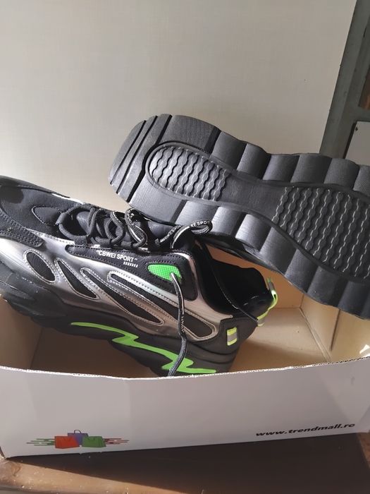 Adidași bărbați 44 Saper. NOI CU ETICHETA.