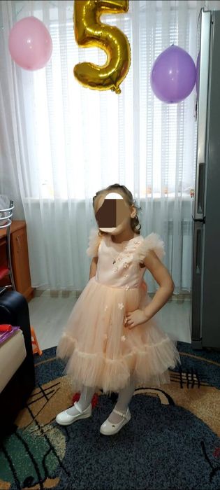 Нарядное платье  на девочку