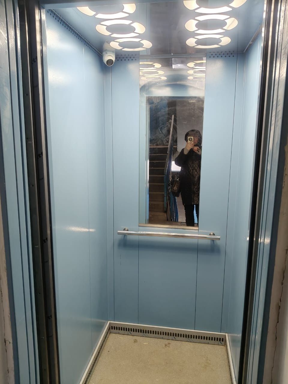 Продам квартиру или меняю на полуторку с доплатой  в 8 мкр.