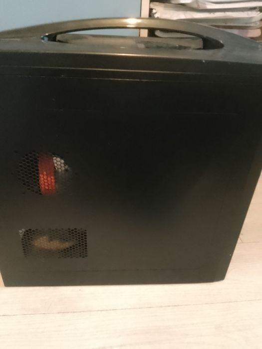 Calculator cu monitor,tastatura microfon camera ,