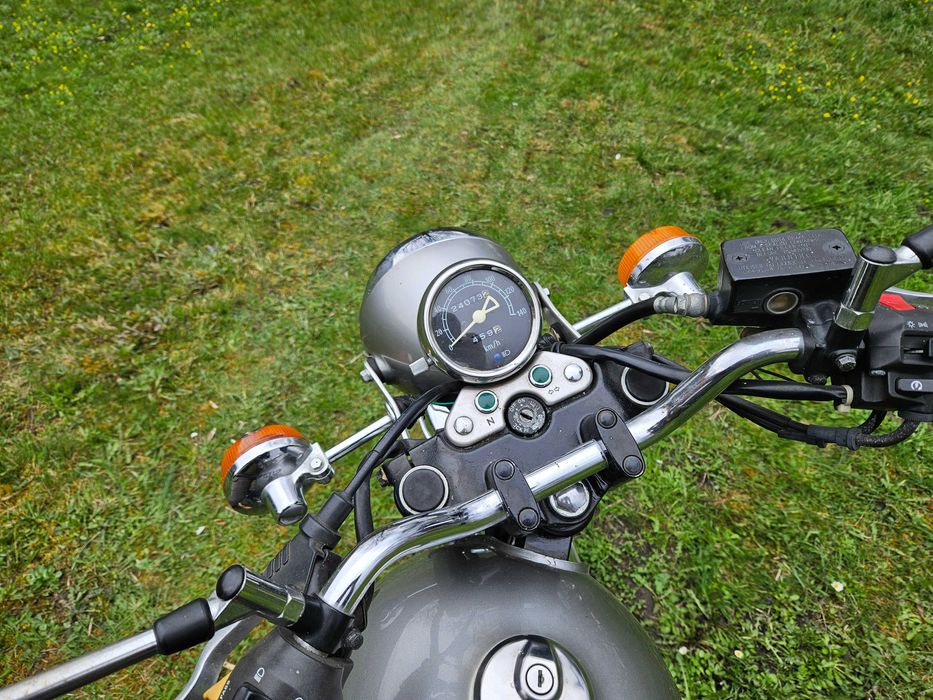 Motocicleta Cafe racer Suzuki TU 250 X