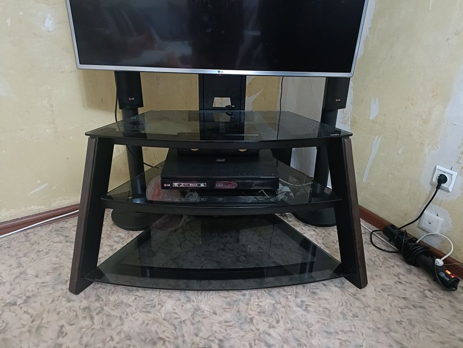 Продам полку под телевизор