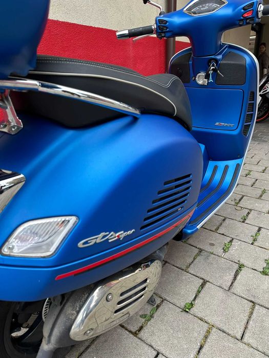 COCMOTORS vinde in consignatie Vespa GTS 300, 4934 km,  2019