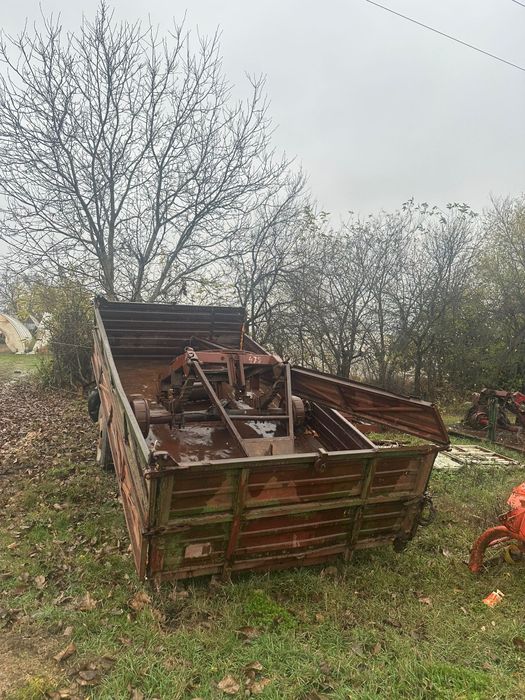 Dezmembrez/piese remorca tractor