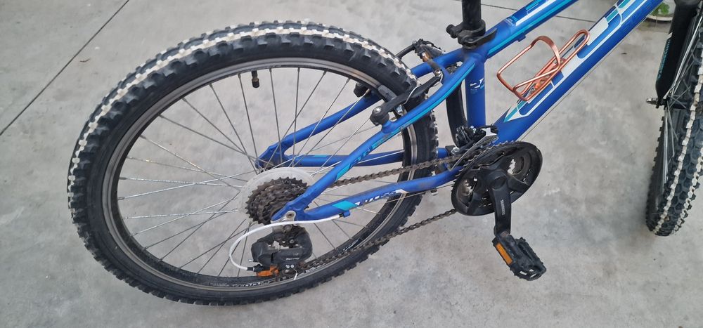 Bicicleta Cross roti pe 24" - cadru aluminiu