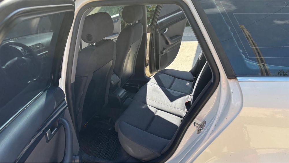 Audi A4 1.8 benzina numere de Suedia