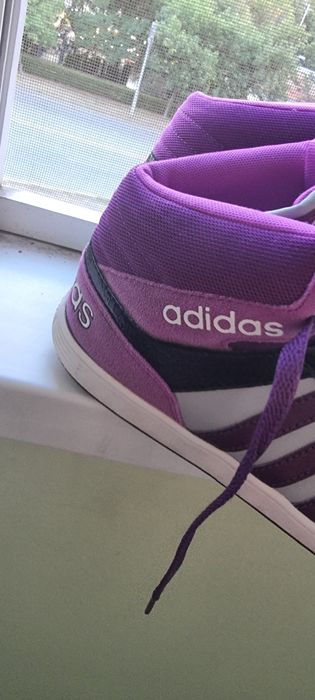 Маратонки ADIDAS  номер 39 1/3.като нови