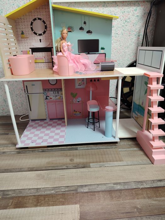 Къща за кукли  .