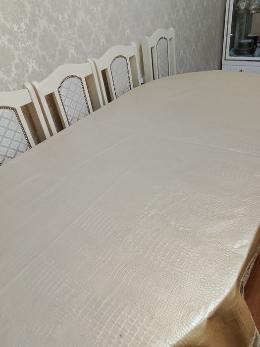 Продам стол,в идеальном состоянии