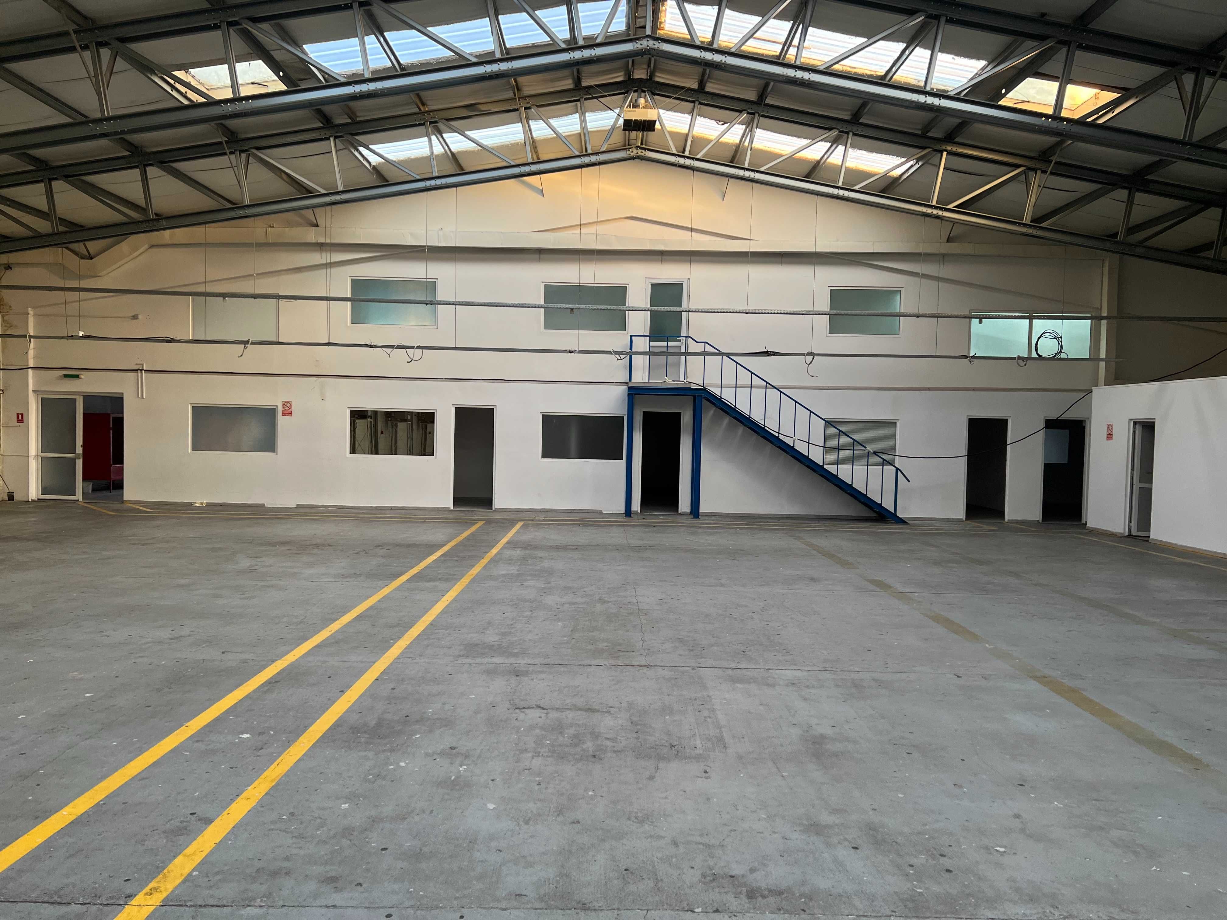 Inchiriez Hala industriala 1850m² + birouri 800m²