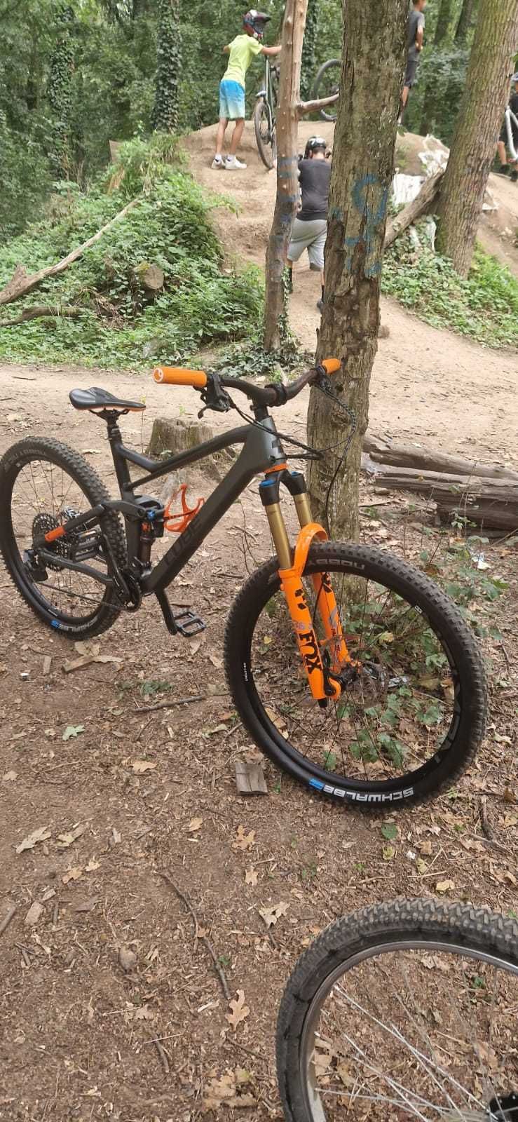 Vând bicicletă tip enduro folosită doar pentru plimbări ușoare