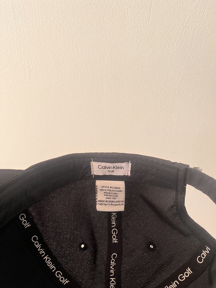 Шапка с козирка Calvin Klein
