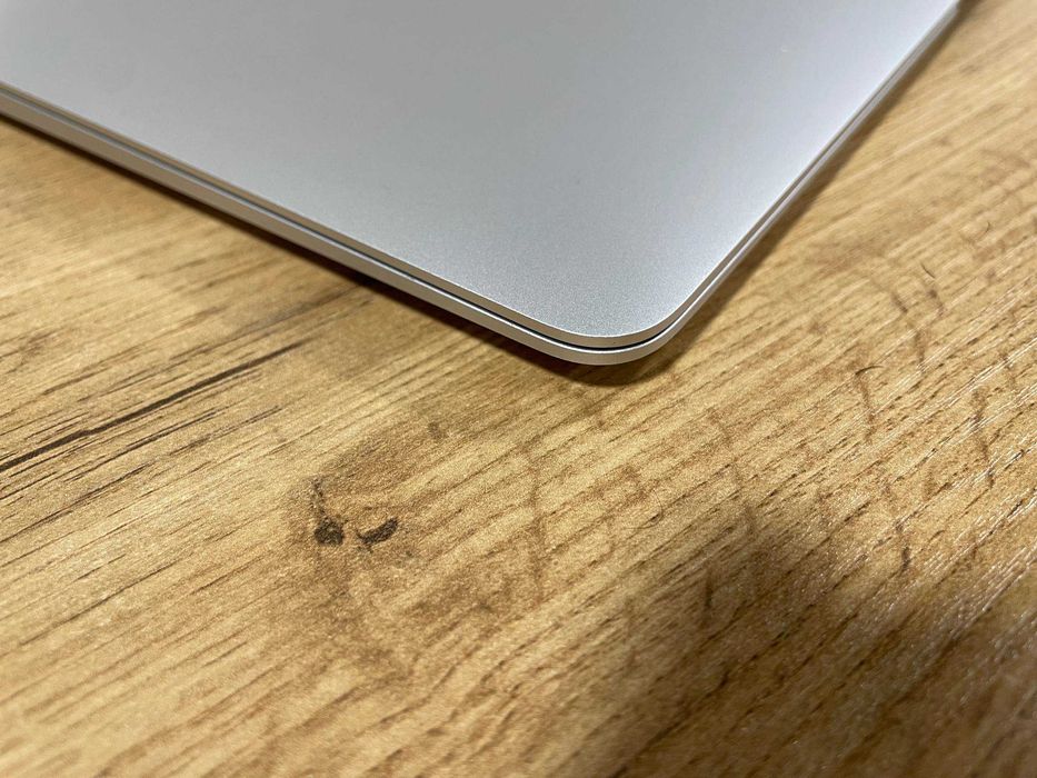 MacBook Air M1 8/256