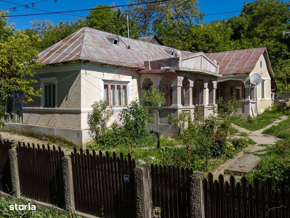 Casă taraneasca de vanzare- PARAVA-BACAU