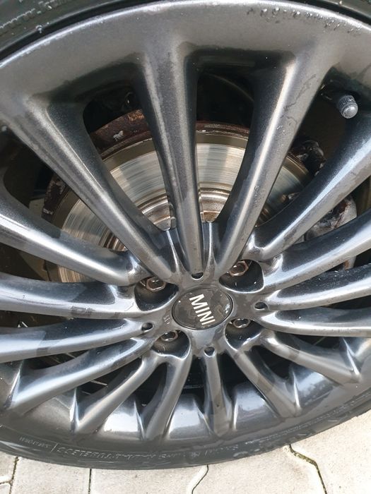 Vând Mini one cu multe piese noi