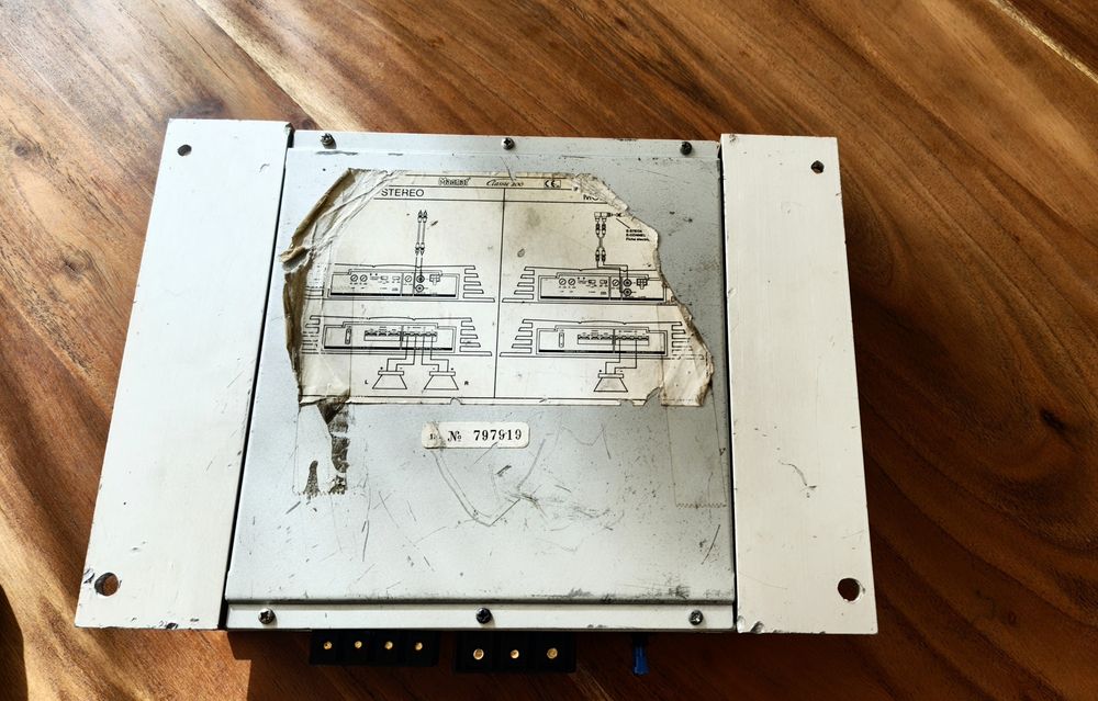 Усилвател Magnat Classic 200