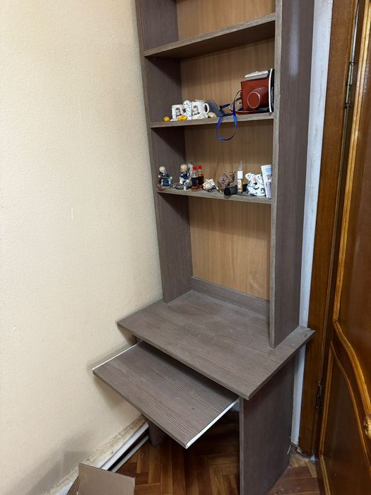 Компьютерный стол со стеллажом