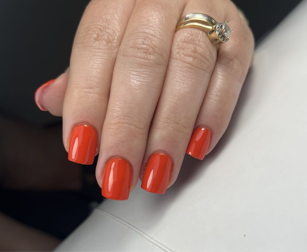 Aplic unghii cu gel și oja semipermanenta