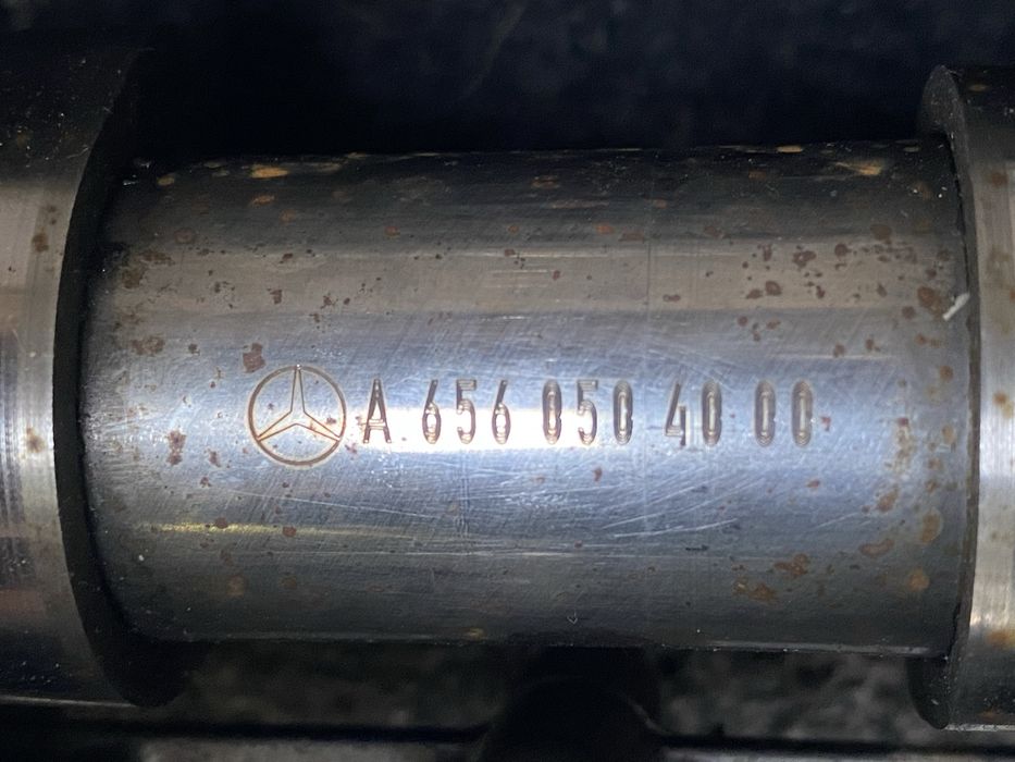 Комплект разпределителни валове Mercedes OM656
