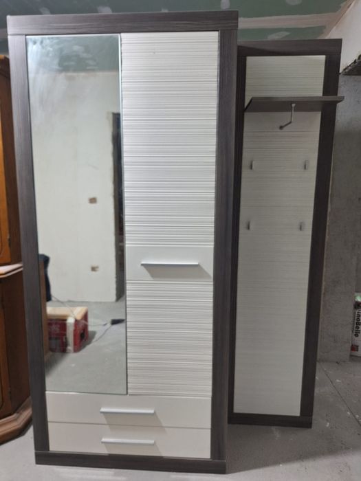 Cuier cu dulap adus din Austria