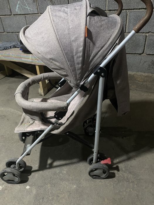 Детская коляска , серого цвета