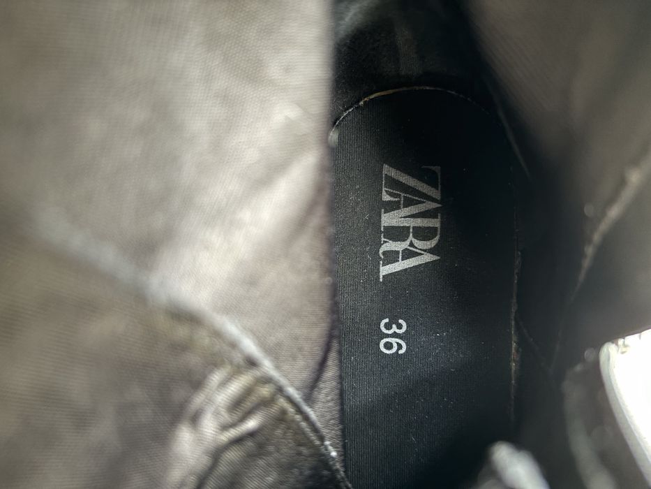 Черни боти с акцент Zara