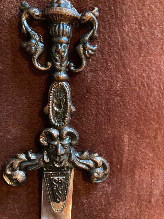 Изключително красив старинен нож за писма