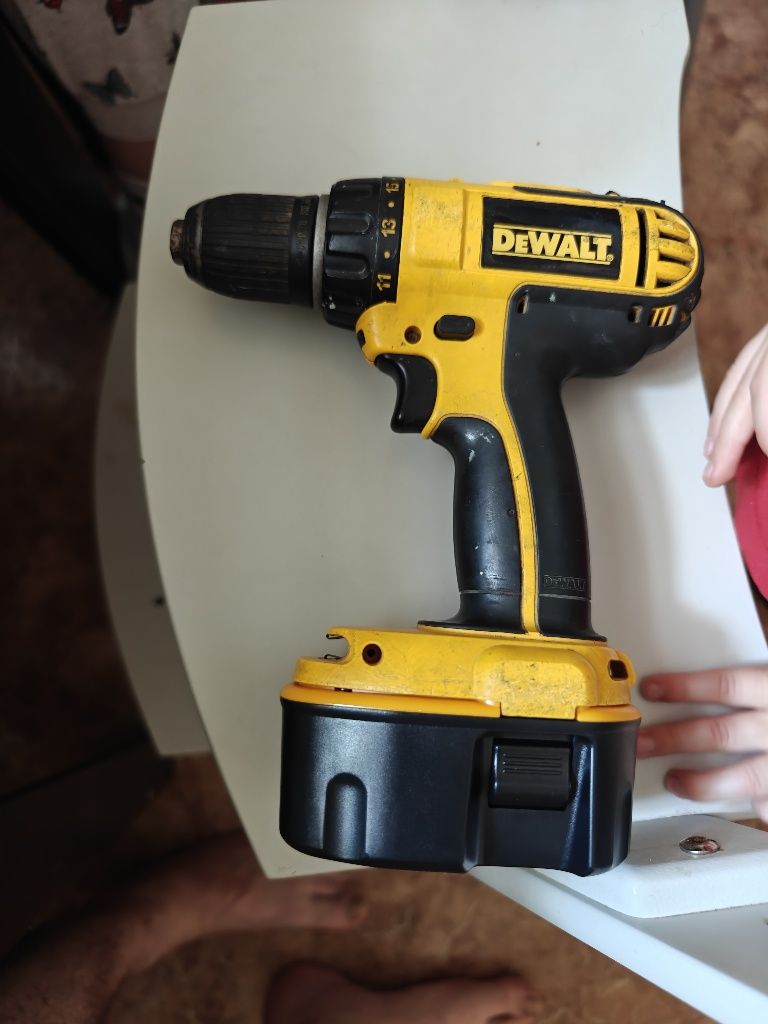Шуруповёрт dewalt