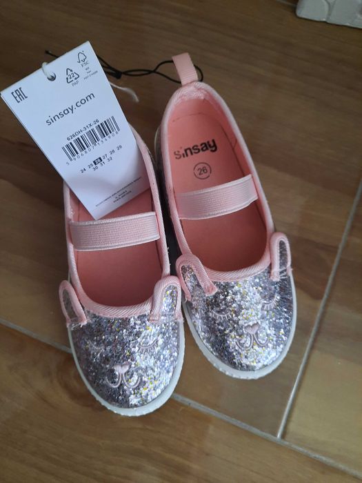 Обувки за момиче тип барелинки, нови Sinsay