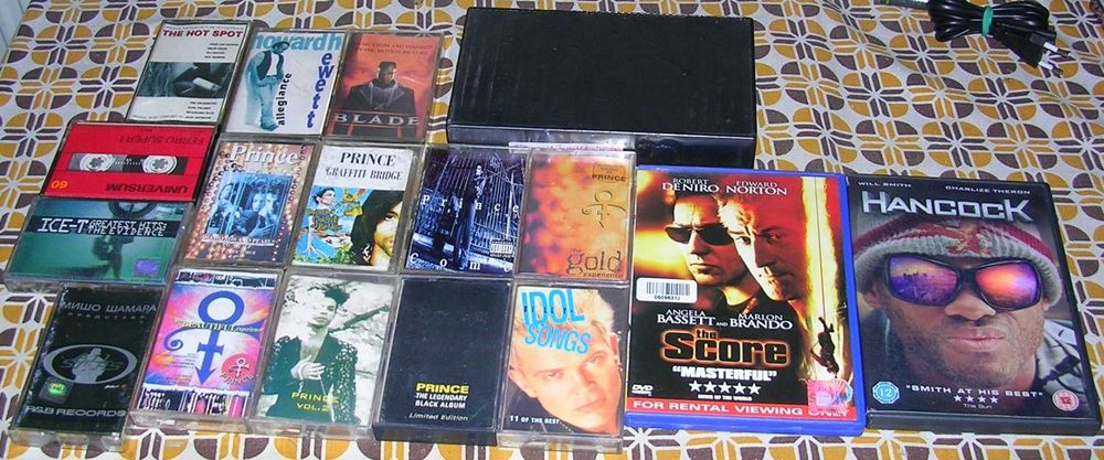 Аудио касети с рап, поп, рок, италианска и техно музика и саундтракове